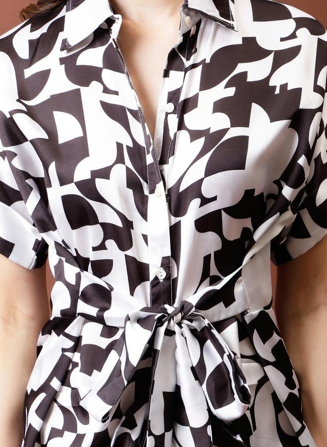 أثينا فستان ميدي ساتان بطبعة أثينا مع تفاصيل بليسيه - Image 5